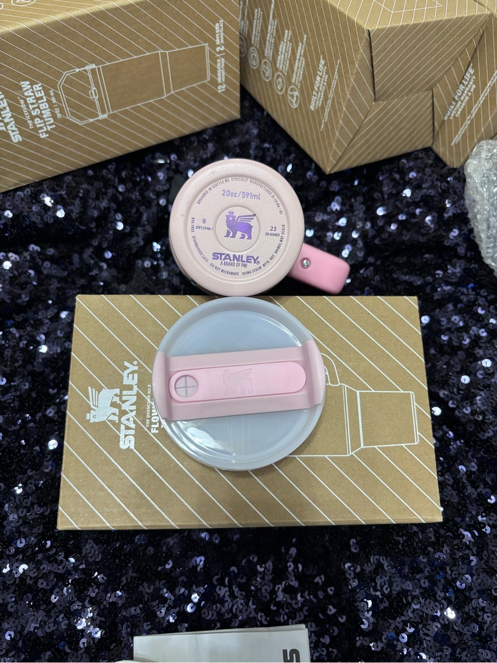 Bundle 20 oz 2x$70 Pink Patterned Travel Mug with Handle - Picture 5 of 5